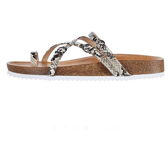DV by DOLCE VITA BOUDICCA BUCKLED STRAP SANDAL - Picture 4 of 11